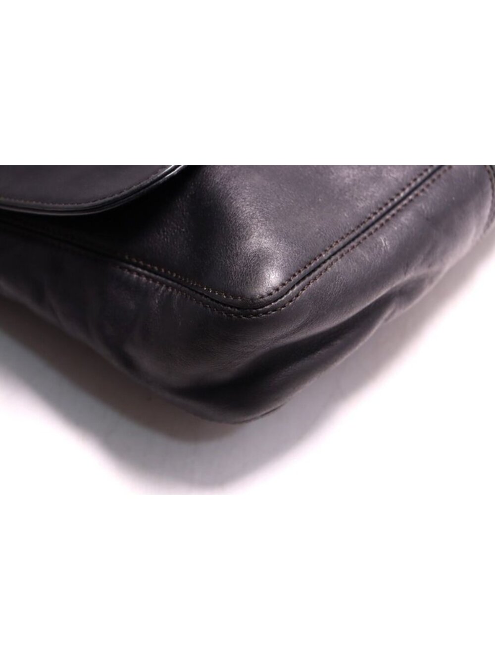Chanel No 5 CC Logo Leather Shoulder Bag - Picture 4 of 10